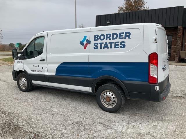 Ford  Dobozos teherautók