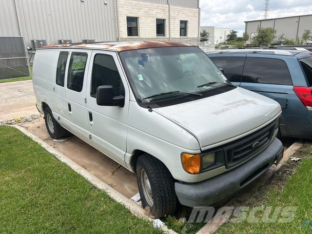Ford E-150 Transporterek