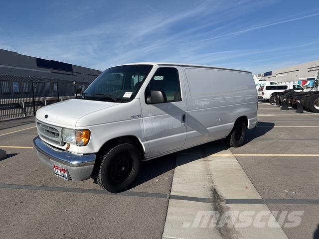 Ford E-150 Transporterek
