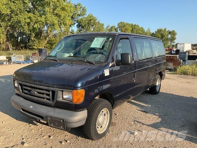 Ford E-150 XL Kistehergépjárművek