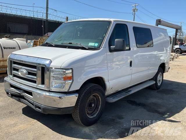 Ford E-250 Transporterek
