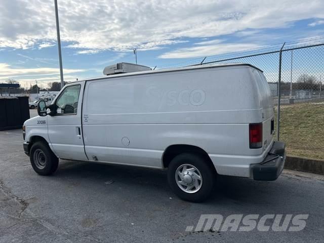 Ford E-250 Transporterek