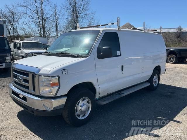 Ford E-250 Transporterek