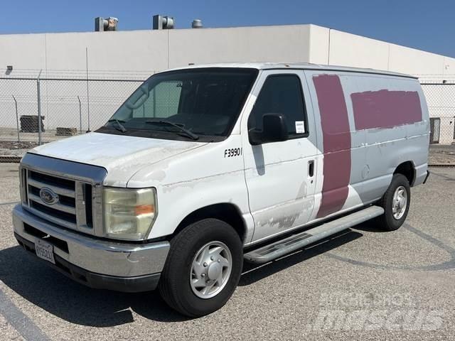 Ford E-250 Transporterek