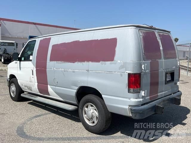 Ford E-250 Transporterek