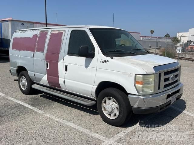 Ford E-250 Transporterek