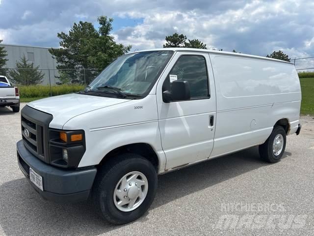 Ford E-250 Transporterek