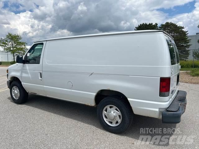 Ford E-250 Transporterek