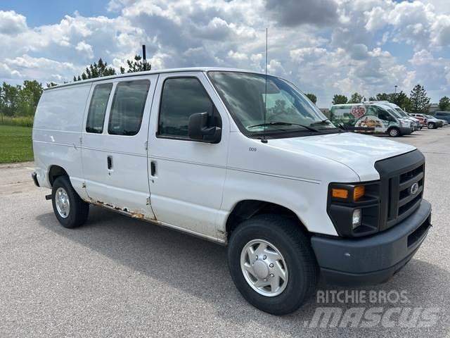 Ford E-250 Transporterek