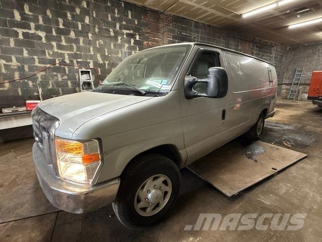 Ford E-250 Transporterek
