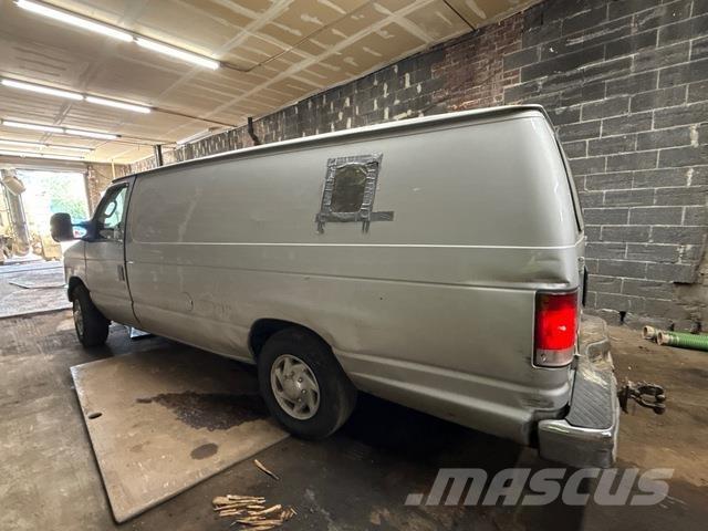 Ford E-250 Transporterek