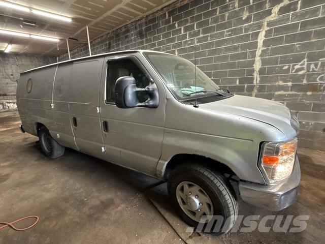 Ford E-250 Transporterek