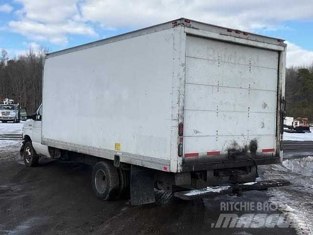 Ford E-350 Dobozos teherautók