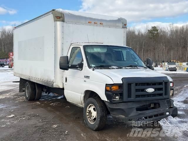 Ford E-350 Dobozos teherautók