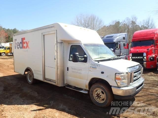 Ford E-350 Dobozos teherautók