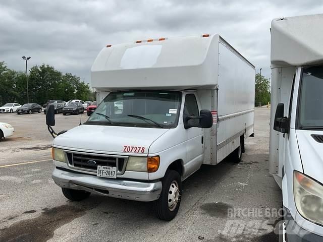 Ford E-350 Transporterek