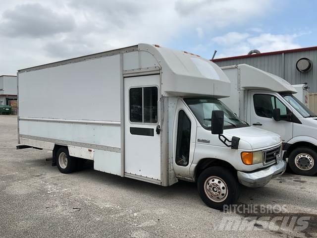 Ford E-350 Transporterek