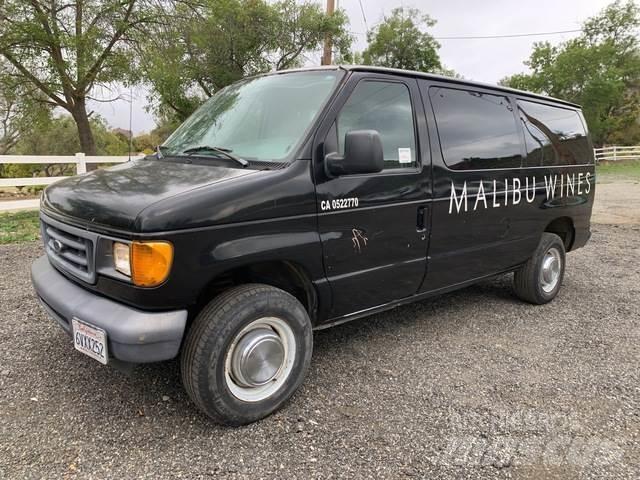 Ford E-350 Kistehergépjárművek