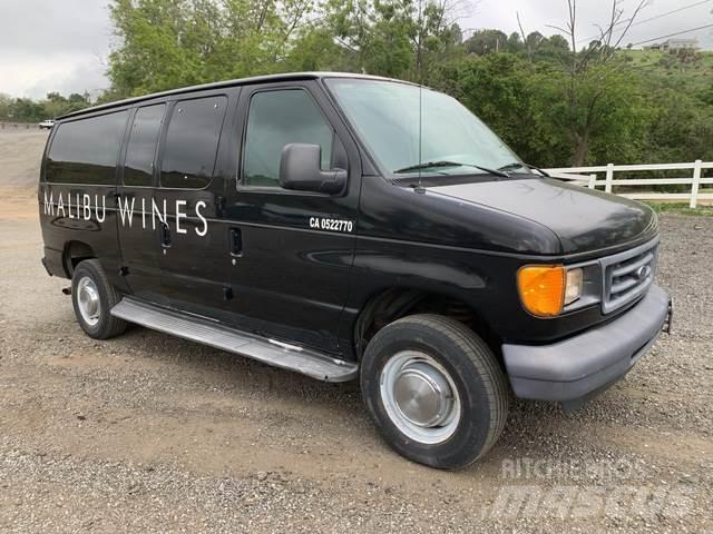 Ford E-350 Kistehergépjárművek
