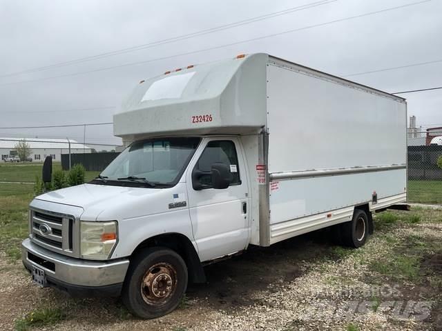 Ford E-350 Dobozos teherautók