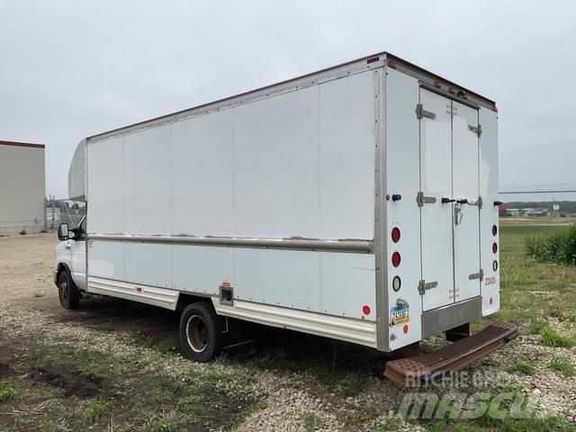 Ford E-350 Dobozos teherautók