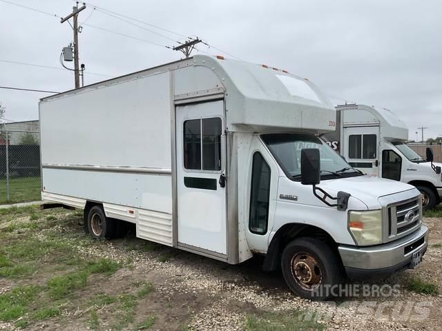 Ford E-350 Dobozos teherautók