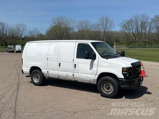 Ford E-350 Transporterek