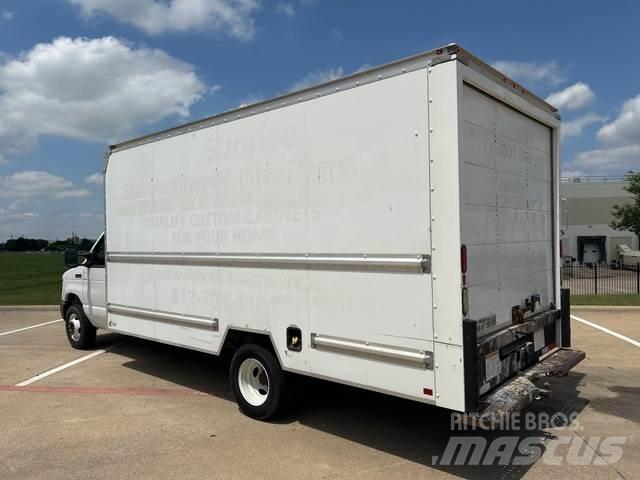 Ford E-350 Dobozos teherautók