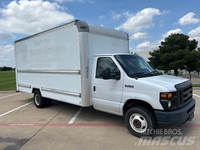 Ford E-350 Dobozos teherautók