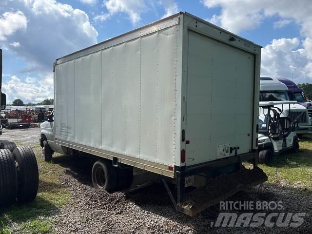 Ford E-350 Dobozos teherautók