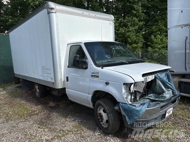 Ford E-350 Dobozos teherautók