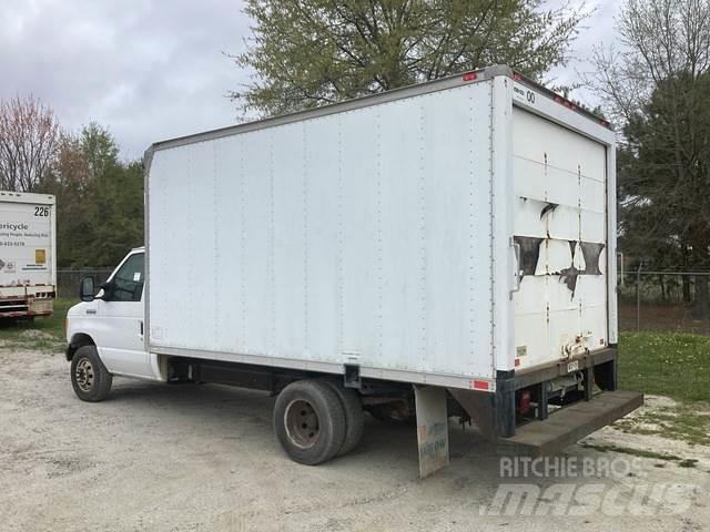 Ford E-350 Dobozos teherautók