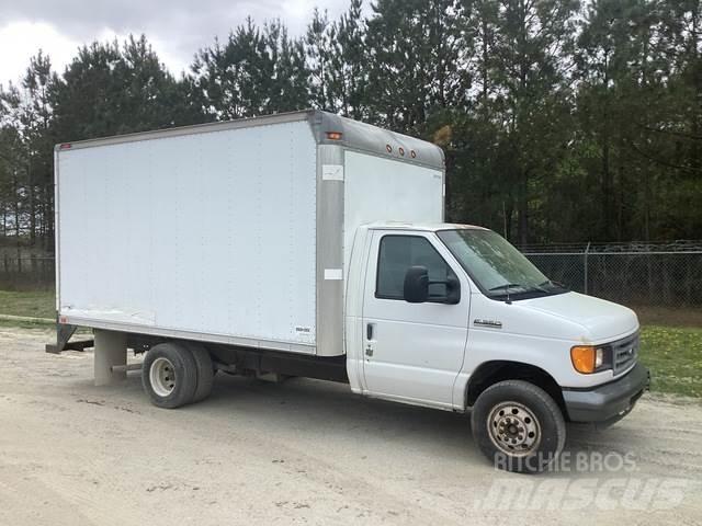 Ford E-350 Dobozos teherautók