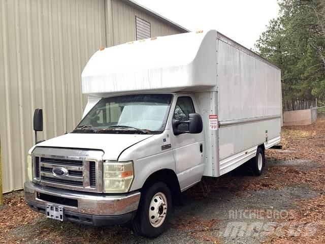Ford E-350 Dobozos