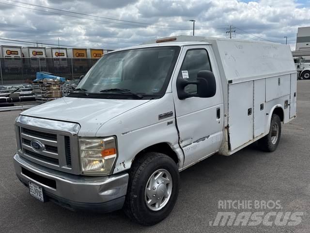 Ford E-350 Kis teherszállító/Platós kocsi