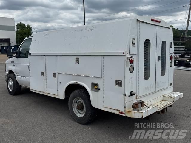 Ford E-350 Kis teherszállító/Platós kocsi