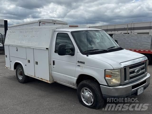 Ford E-350 Kis teherszállító/Platós kocsi