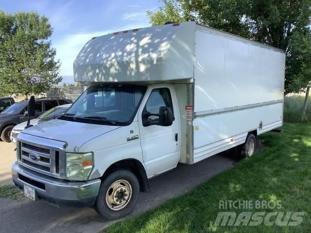 Ford E-350 Dobozos