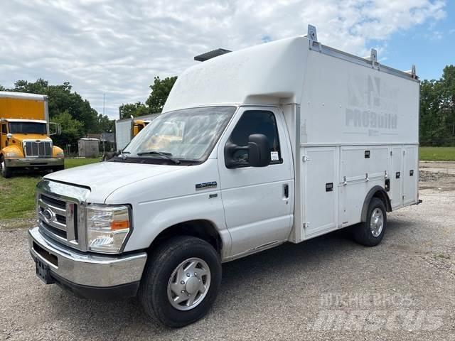 Ford E-350 Transporterek
