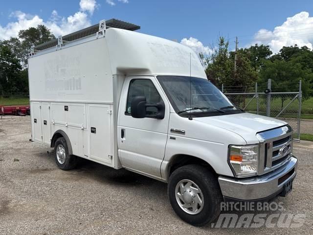 Ford E-350 Transporterek