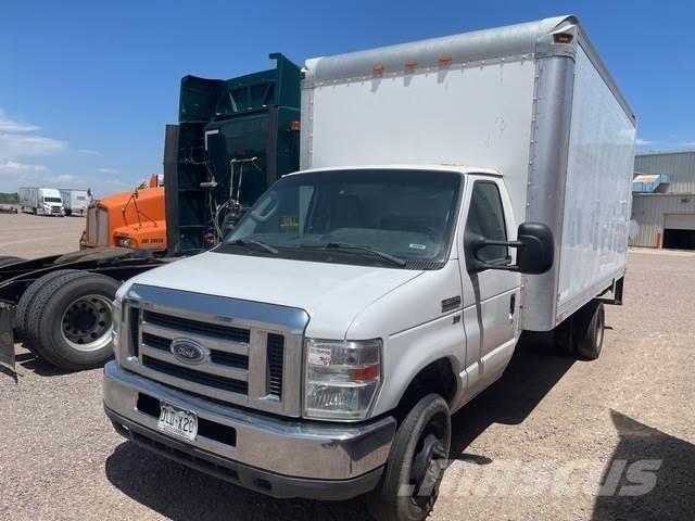 Ford E-350 Dobozos teherautók