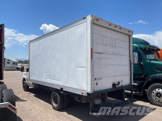 Ford E-350 Dobozos teherautók