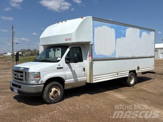 Ford E-350 Dobozos teherautók
