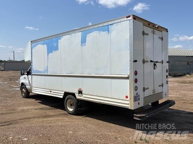 Ford E-350 Dobozos teherautók