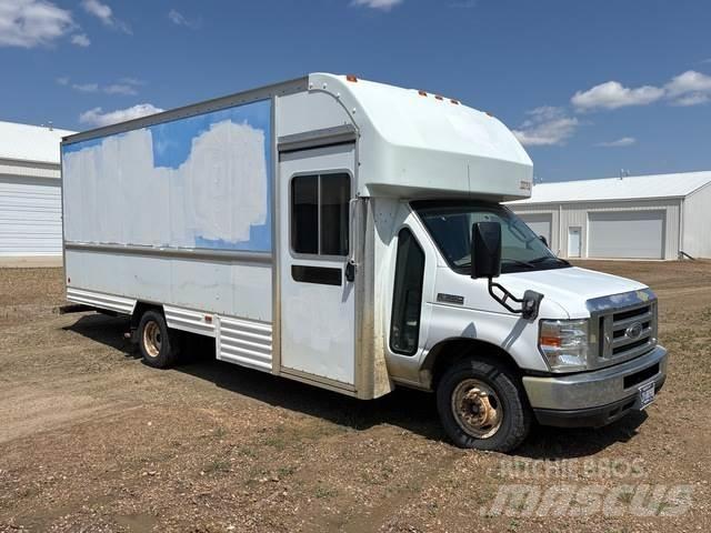 Ford E-350 Dobozos teherautók
