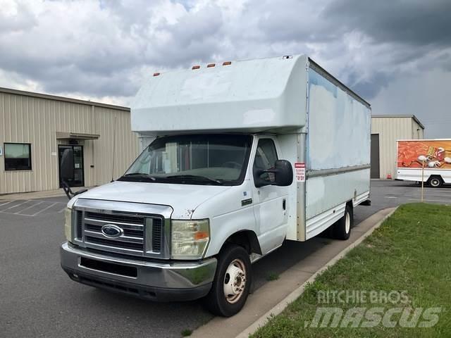 Ford E-350 Dobozos teherautók