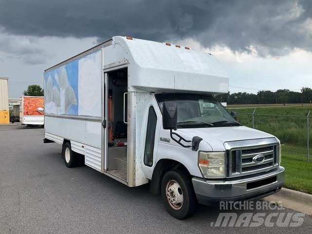 Ford E-350 Dobozos teherautók