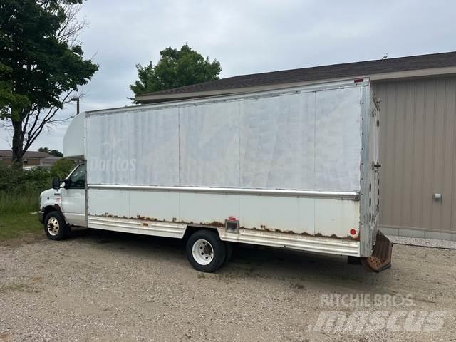 Ford E-350 Dobozos teherautók
