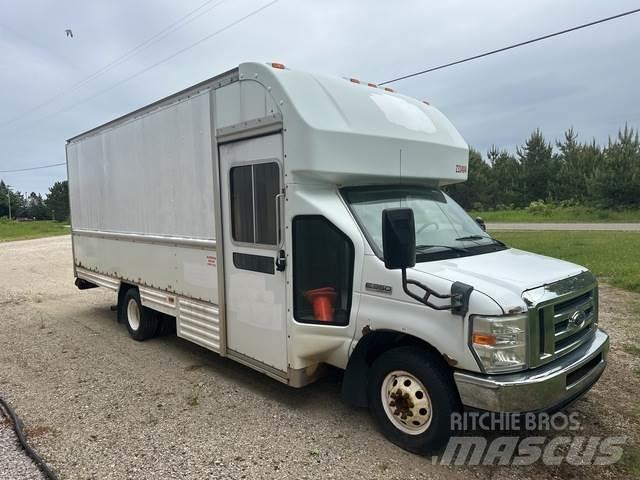 Ford E-350 Dobozos teherautók