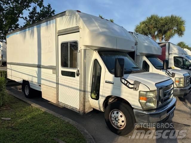 Ford E-350 Transporterek